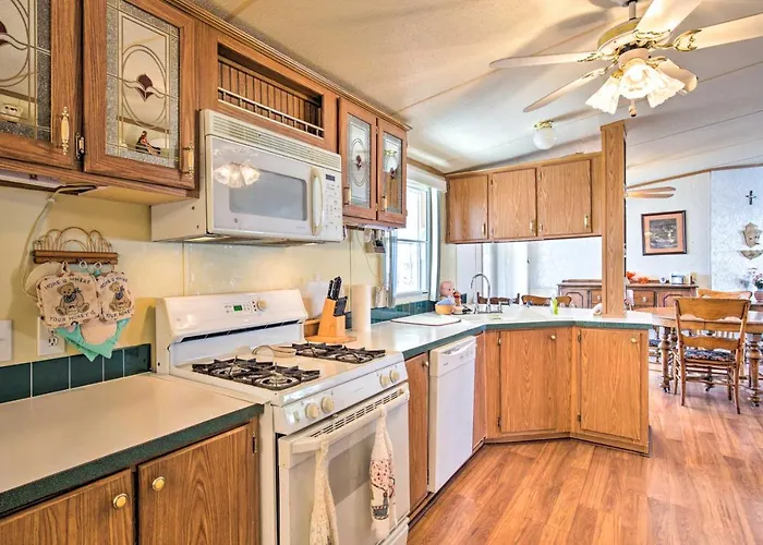 Cozy Yuma Retreat W/ Furnished Patio & Grill!