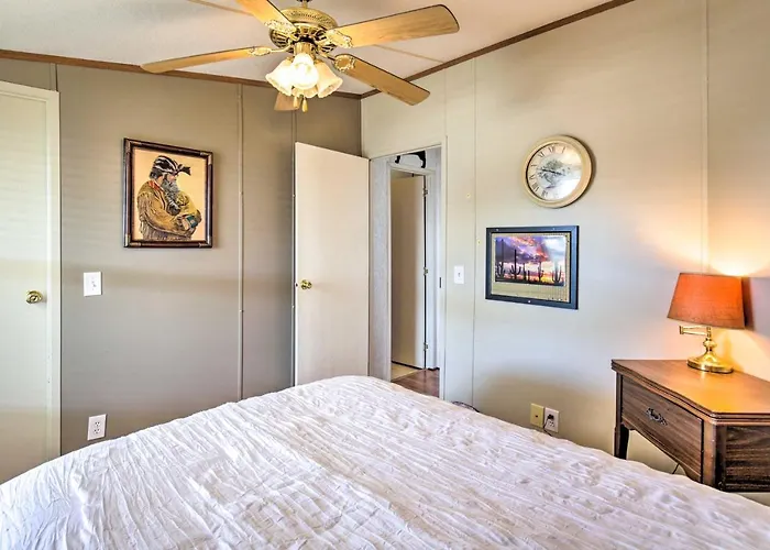 Cozy Yuma Retreat W/ Furnished Patio & Grill! *