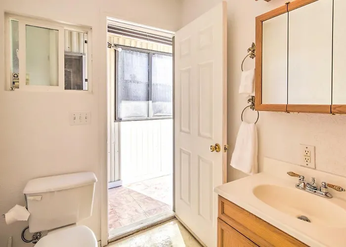 Cozy Yuma Retreat W/ Furnished Patio & Grill!