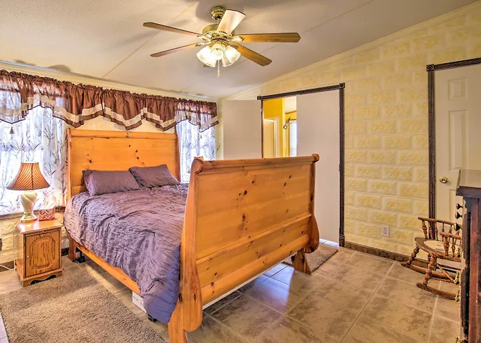 Cozy Yuma Retreat W/ Furnished Patio & Grill! *
