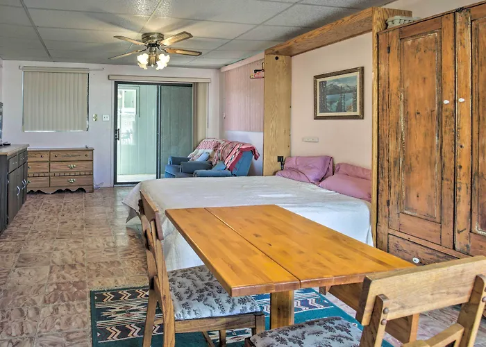 Cozy Yuma Retreat W/ Furnished Patio & Grill!