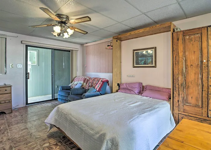 Cozy Yuma Retreat W/ Furnished Patio & Grill!